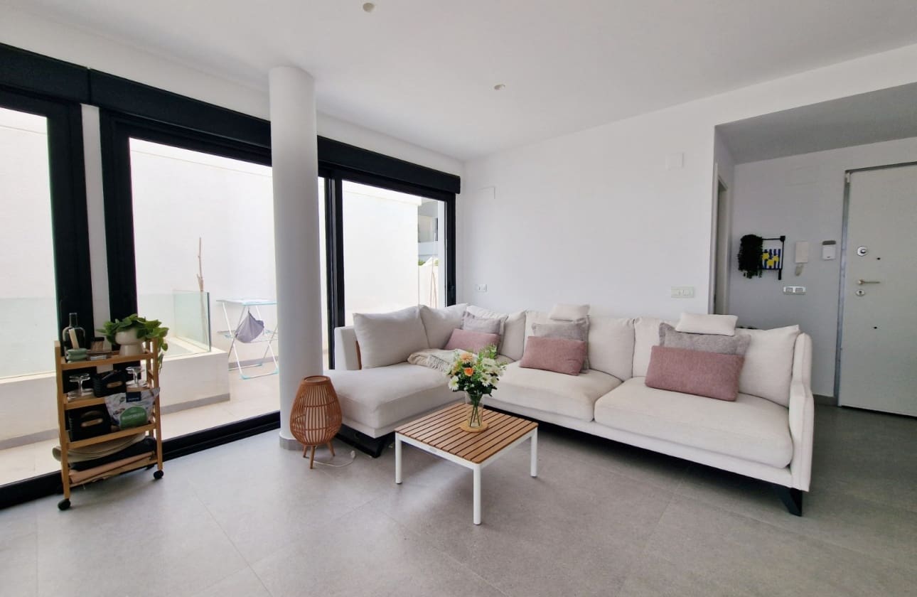 Chalet de 4 habitaciones en Guardamar del Segura en venta con piscina garaje - 570.000 € (Ref: 10160331)