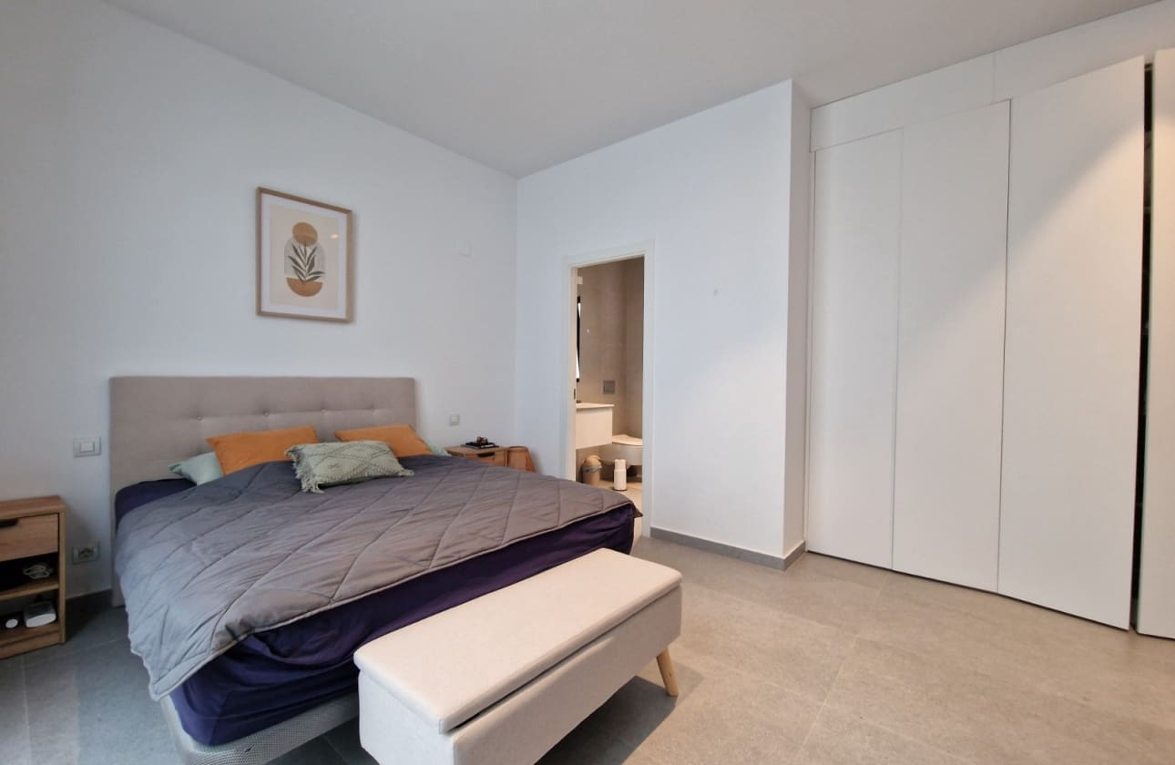 Chalet de 4 habitaciones en Guardamar del Segura en venta con piscina garaje - 570.000 € (Ref: 10160331)