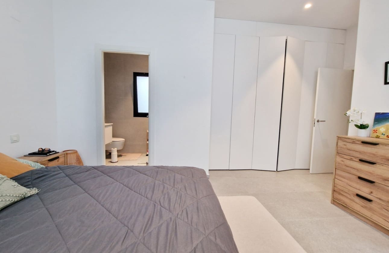 Chalet de 4 habitaciones en Guardamar del Segura en venta con piscina garaje - 570.000 € (Ref: 10160331)