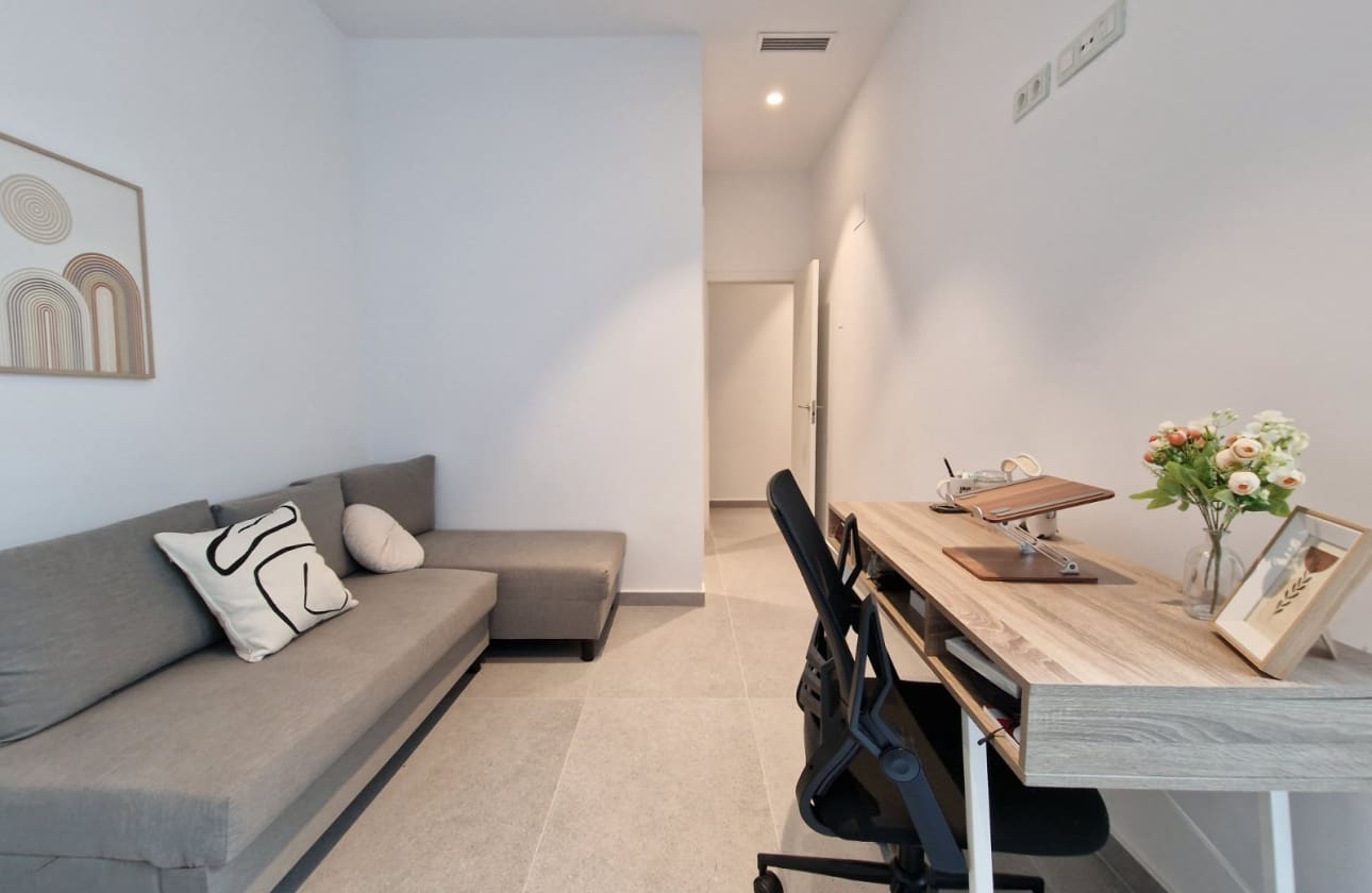 Chalet de 4 habitaciones en Guardamar del Segura en venta con piscina garaje - 570.000 € (Ref: 10160331)