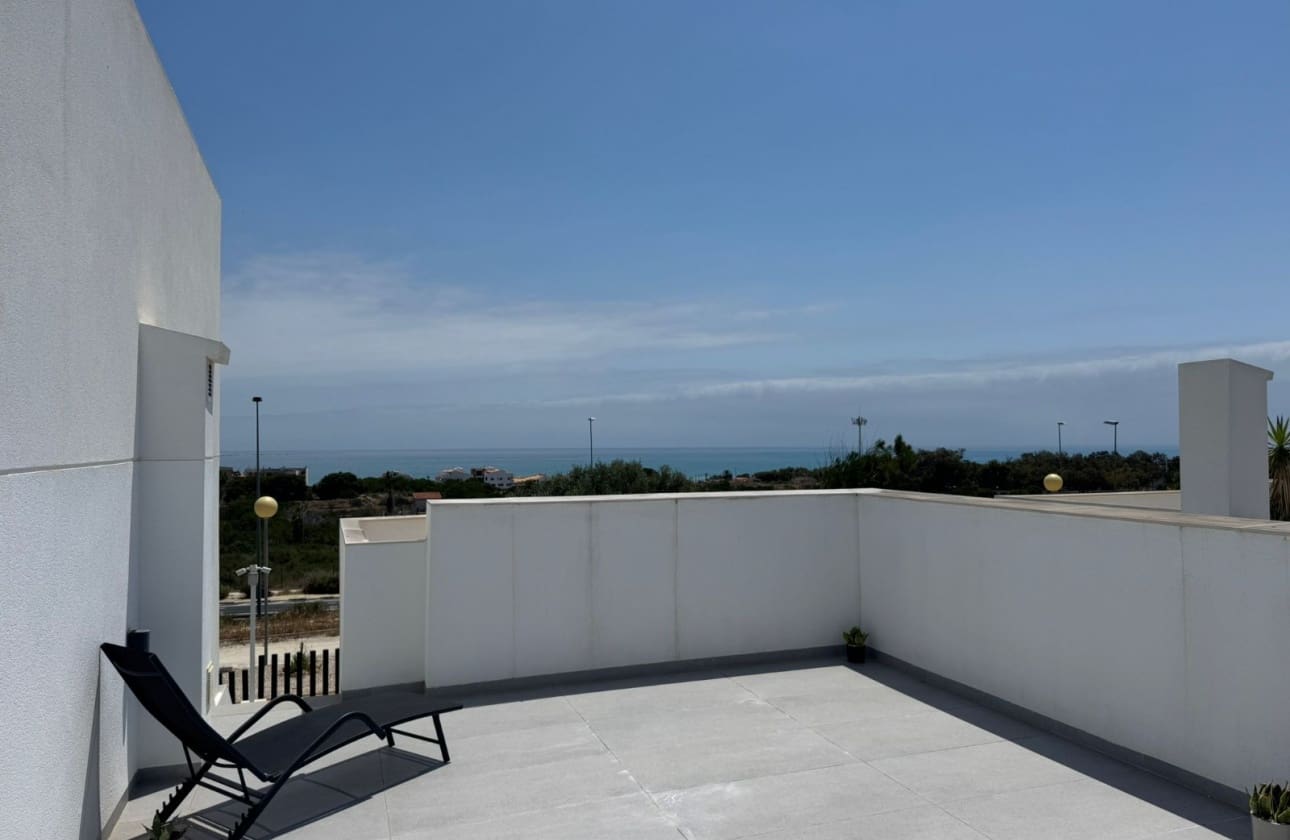 Chalet de 4 habitaciones en Guardamar del Segura en venta con piscina garaje - 570.000 € (Ref: 10160331)