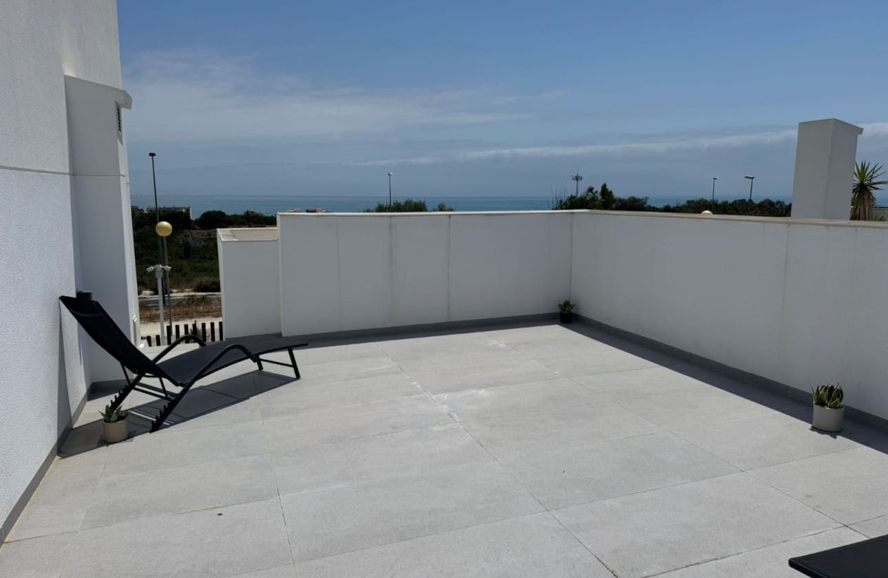 Chalet de 4 habitaciones en Guardamar del Segura en venta con piscina garaje - 570.000 € (Ref: 10160331)