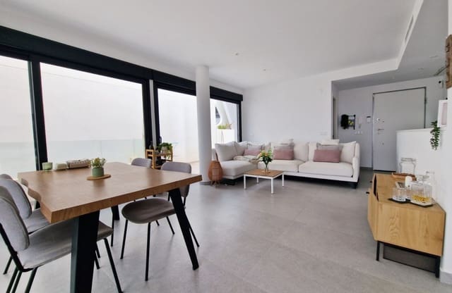 Chalet de 4 habitaciones en Los Secanos, Guardamar del Segura en venta con piscina garaje - 570.000 € (Ref: 10160331)