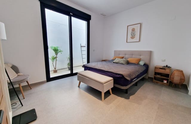 Chalet de 4 habitaciones en Los Secanos, Guardamar del Segura en venta con piscina garaje - 570.000 € (Ref: 10160331)