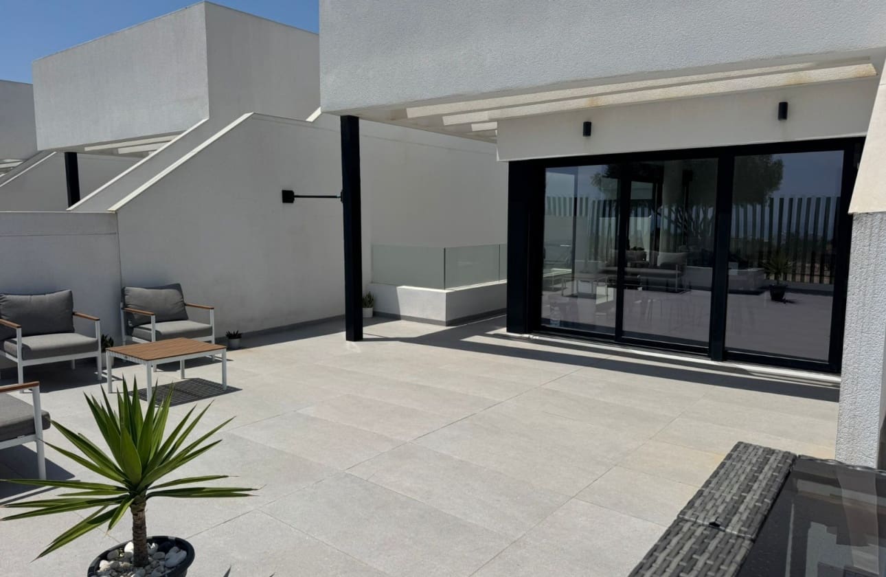 Chalet de 4 habitaciones en Guardamar del Segura en venta con piscina garaje - 570.000 € (Ref: 10160331)
