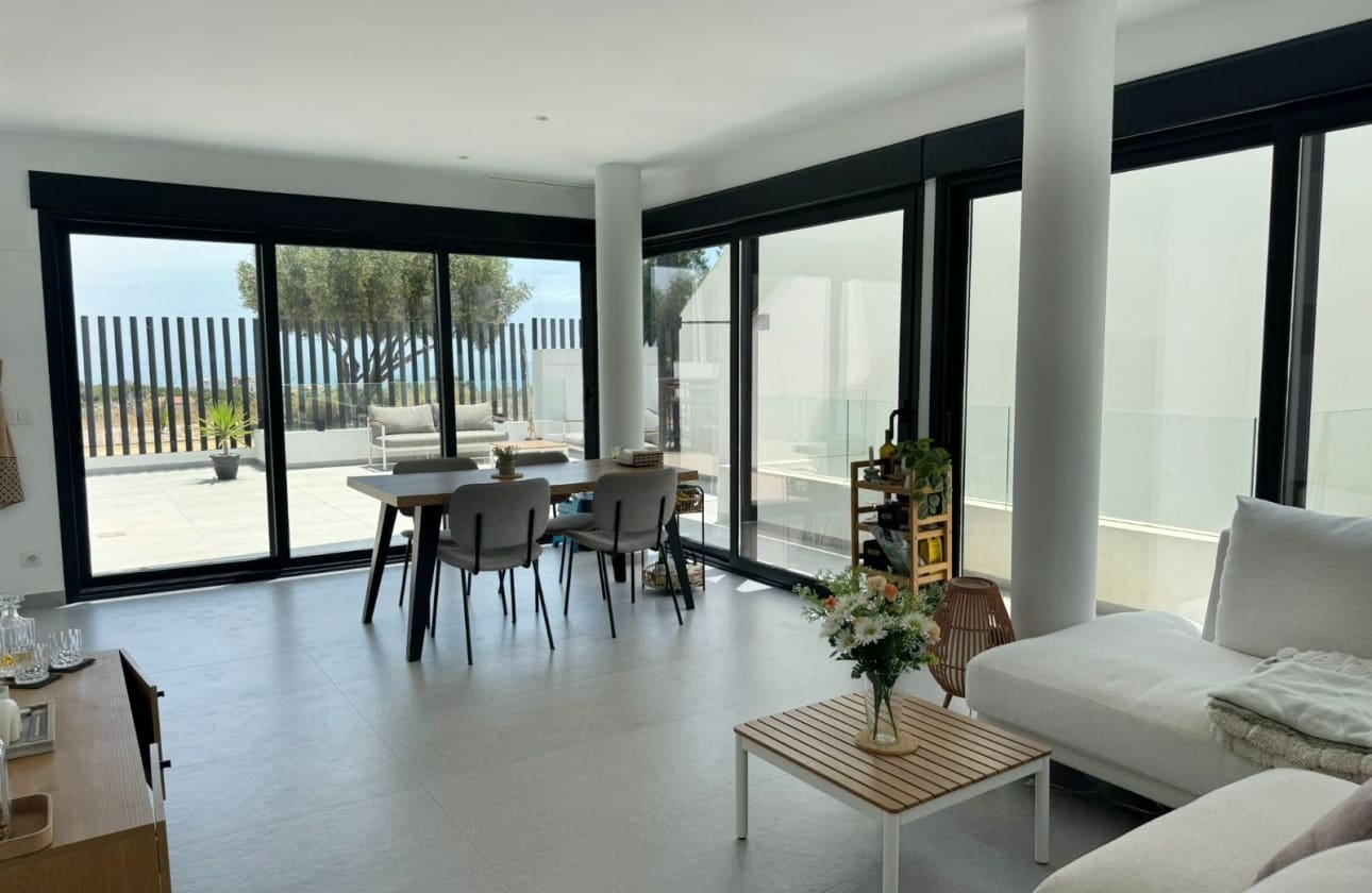Chalet de 4 habitaciones en Guardamar del Segura en venta con piscina garaje - 570.000 € (Ref: 10160331)