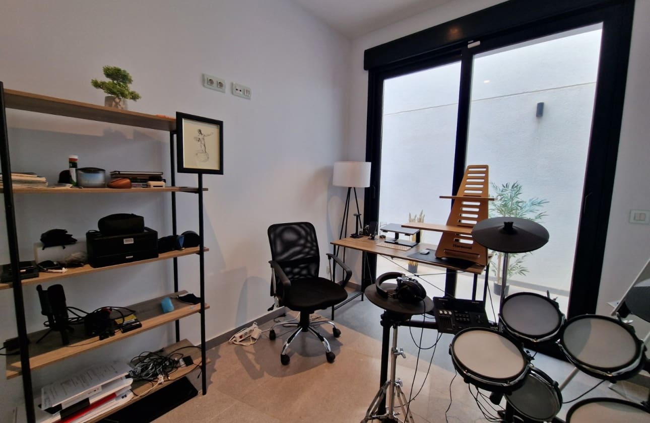 Chalet de 4 habitaciones en Guardamar del Segura en venta con piscina garaje - 570.000 € (Ref: 10160331)