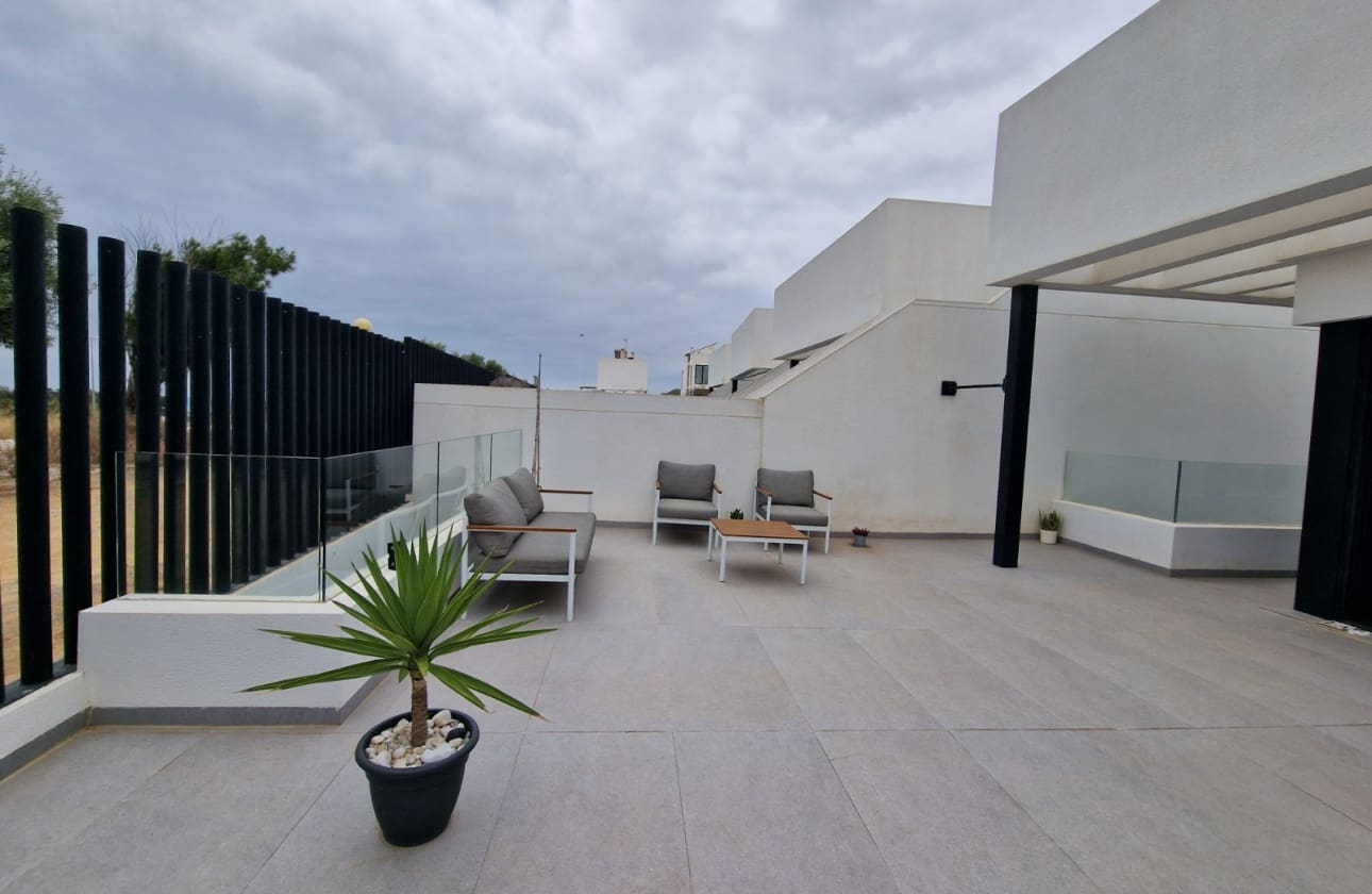 Chalet de 4 habitaciones en Guardamar del Segura en venta con piscina garaje - 570.000 € (Ref: 10160331)