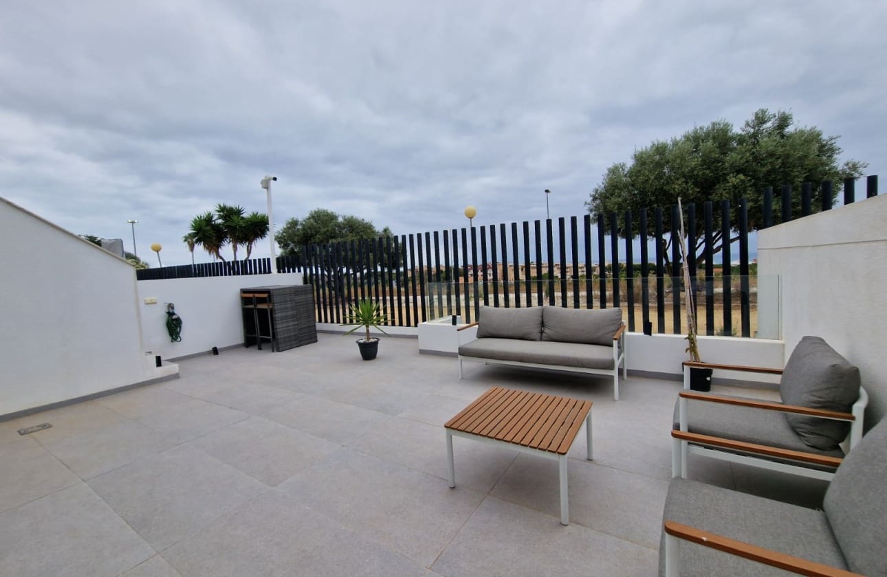 Chalet de 4 habitaciones en Guardamar del Segura en venta con piscina garaje - 570.000 € (Ref: 10160331)
