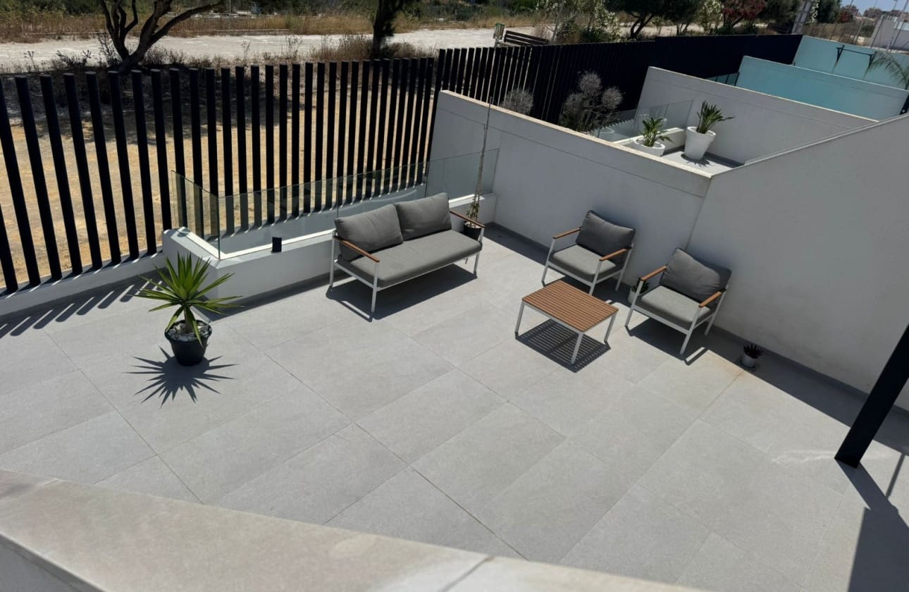 Chalet de 4 habitaciones en Guardamar del Segura en venta con piscina garaje - 570.000 € (Ref: 10160331)