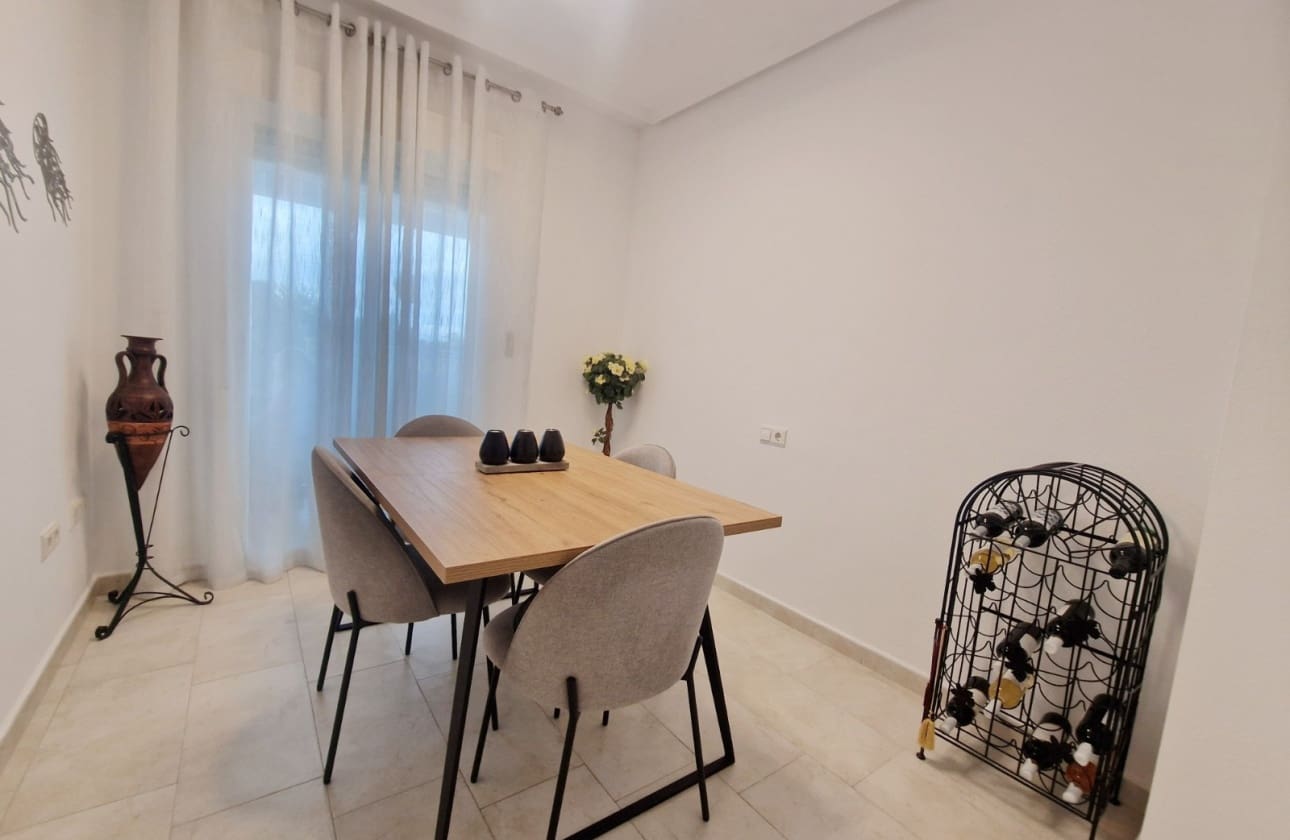 Apartamento de 3 habitaciones en Guardamar del Segura en venta con piscina garaje - 225.000 € (Ref: 10160332)