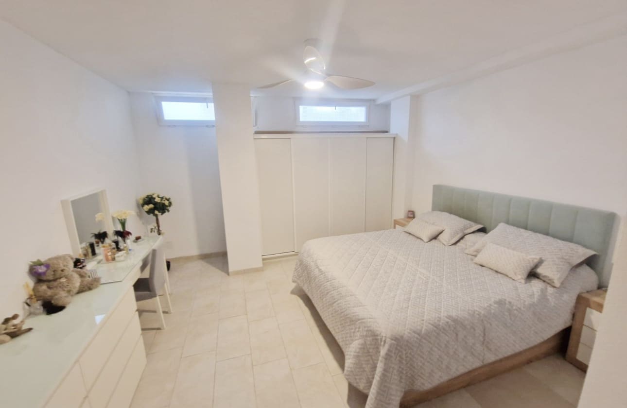 Apartamento de 3 habitaciones en Guardamar del Segura en venta con piscina garaje - 225.000 € (Ref: 10160332)