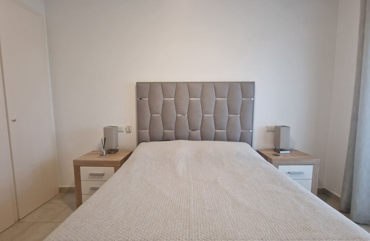 Apartamento de 3 habitaciones en Guardamar del Segura en venta con piscina garaje - 225.000 € (Ref: 10160332)