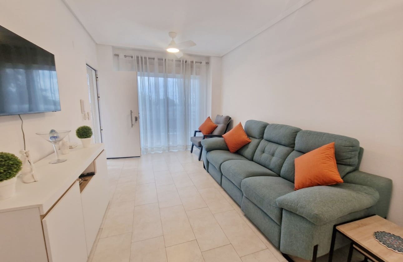 Apartamento de 3 habitaciones en Guardamar del Segura en venta con piscina garaje - 225.000 € (Ref: 10160332)
