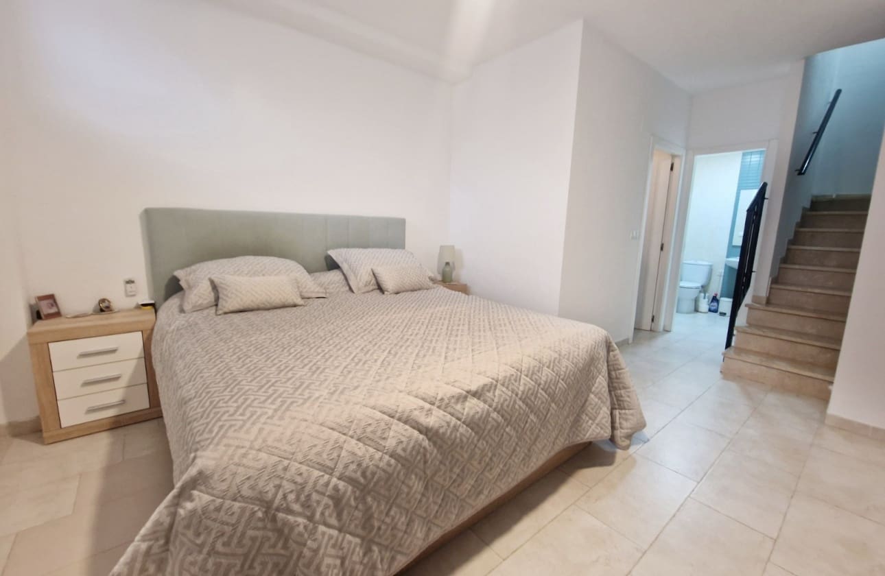 Apartamento de 3 habitaciones en Guardamar del Segura en venta con piscina garaje - 225.000 € (Ref: 10160332)