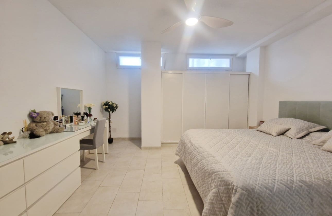 Apartamento de 3 habitaciones en Guardamar del Segura en venta con piscina garaje - 225.000 € (Ref: 10160332)