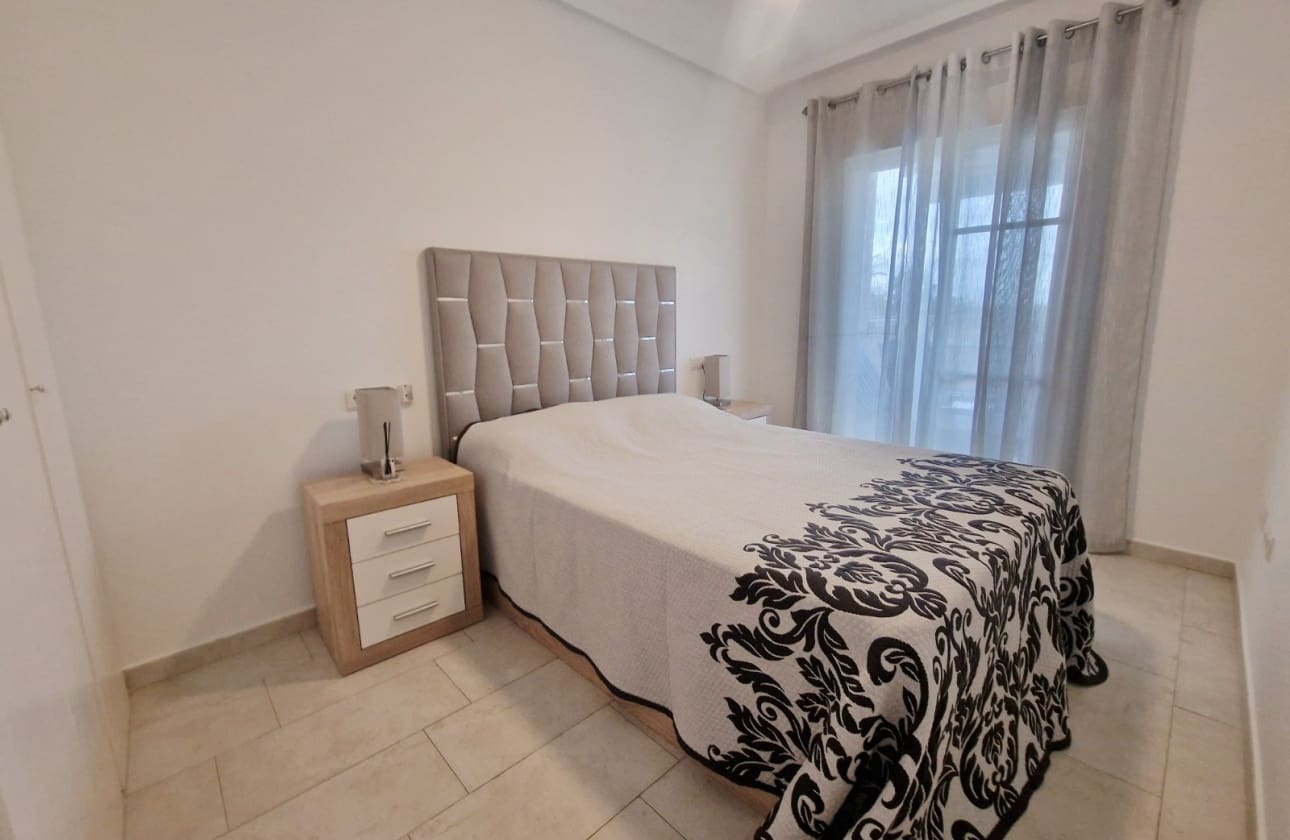 Apartamento de 3 habitaciones en Guardamar del Segura en venta con piscina garaje - 225.000 € (Ref: 10160332)