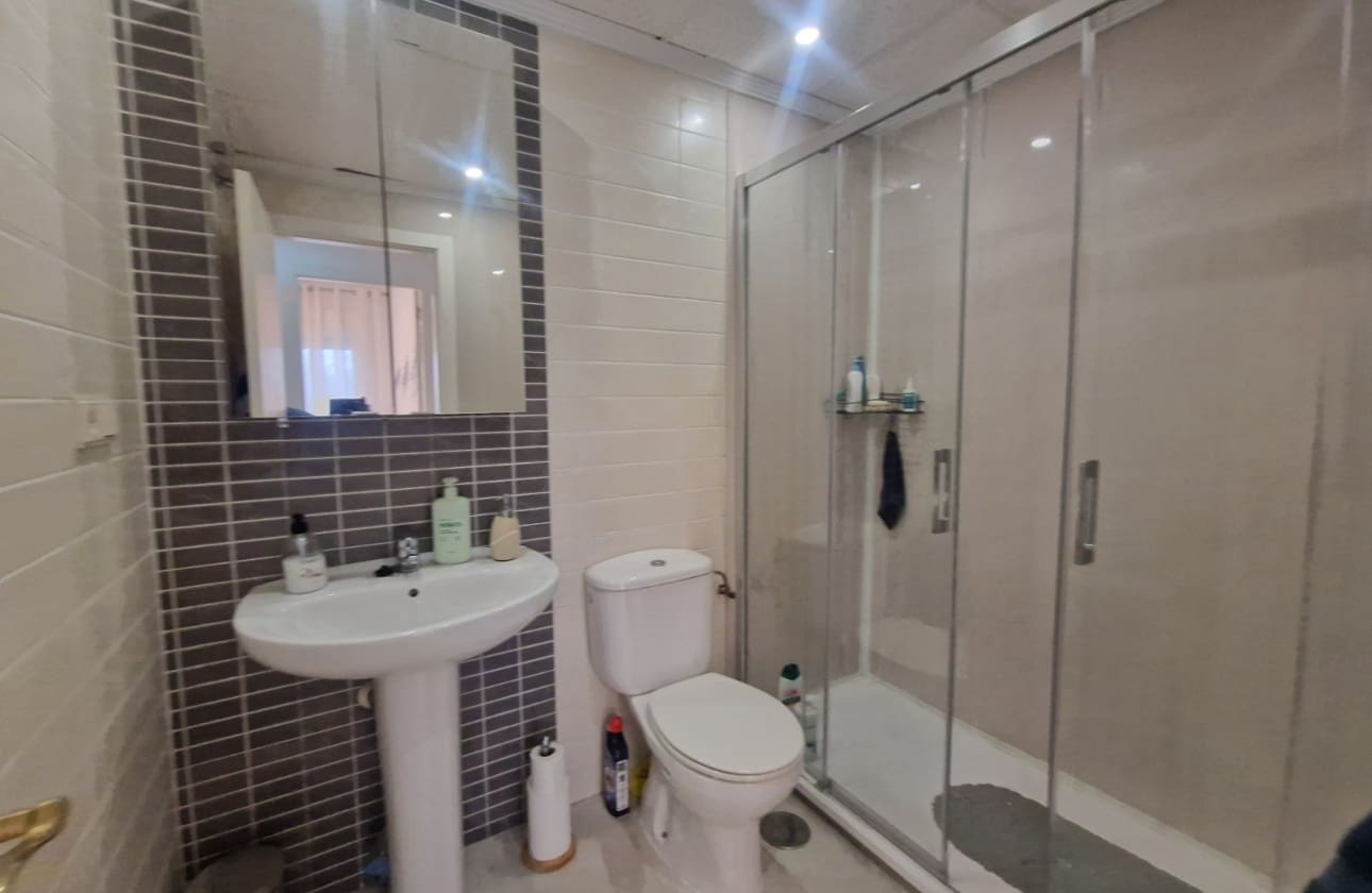Apartamento de 3 habitaciones en Guardamar del Segura en venta con piscina garaje - 225.000 € (Ref: 10160332)