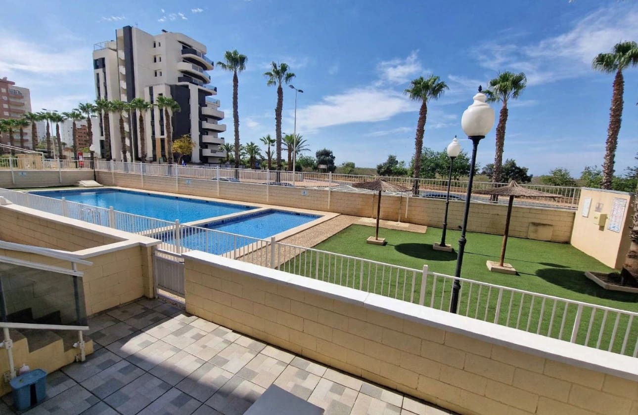 Apartamento de 3 habitaciones en Guardamar del Segura en venta con piscina garaje - 225.000 € (Ref: 10160332)