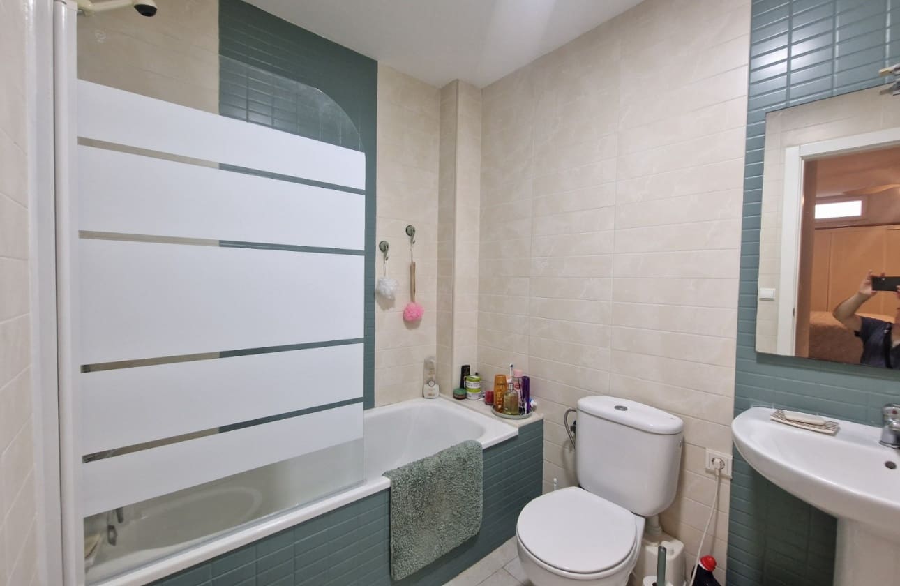 Apartamento de 3 habitaciones en Guardamar del Segura en venta con piscina garaje - 225.000 € (Ref: 10160332)