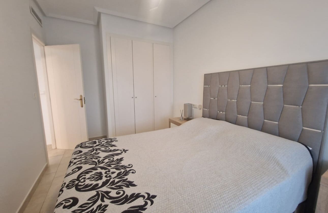 Apartamento de 3 habitaciones en Guardamar del Segura en venta con piscina garaje - 225.000 € (Ref: 10160332)
