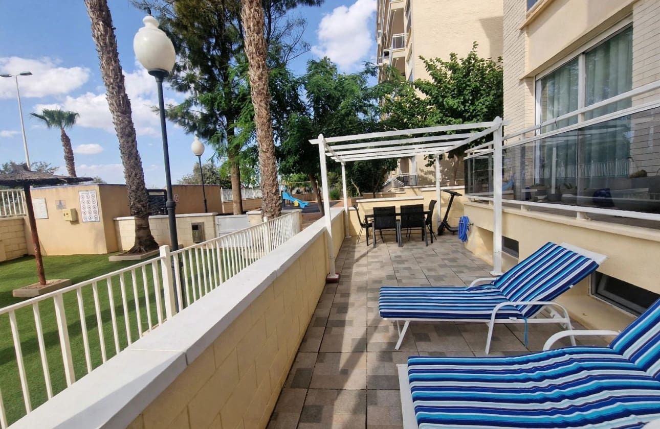 Apartamento de 3 habitaciones en Guardamar del Segura en venta con piscina garaje - 225.000 € (Ref: 10160332)