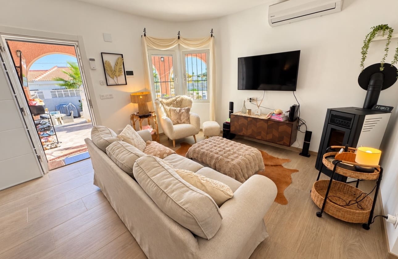 3 soverom Villa til salgs i Ciudad Quesada med svømmebasseng garasje - € 595 000 (Ref: 10160649)