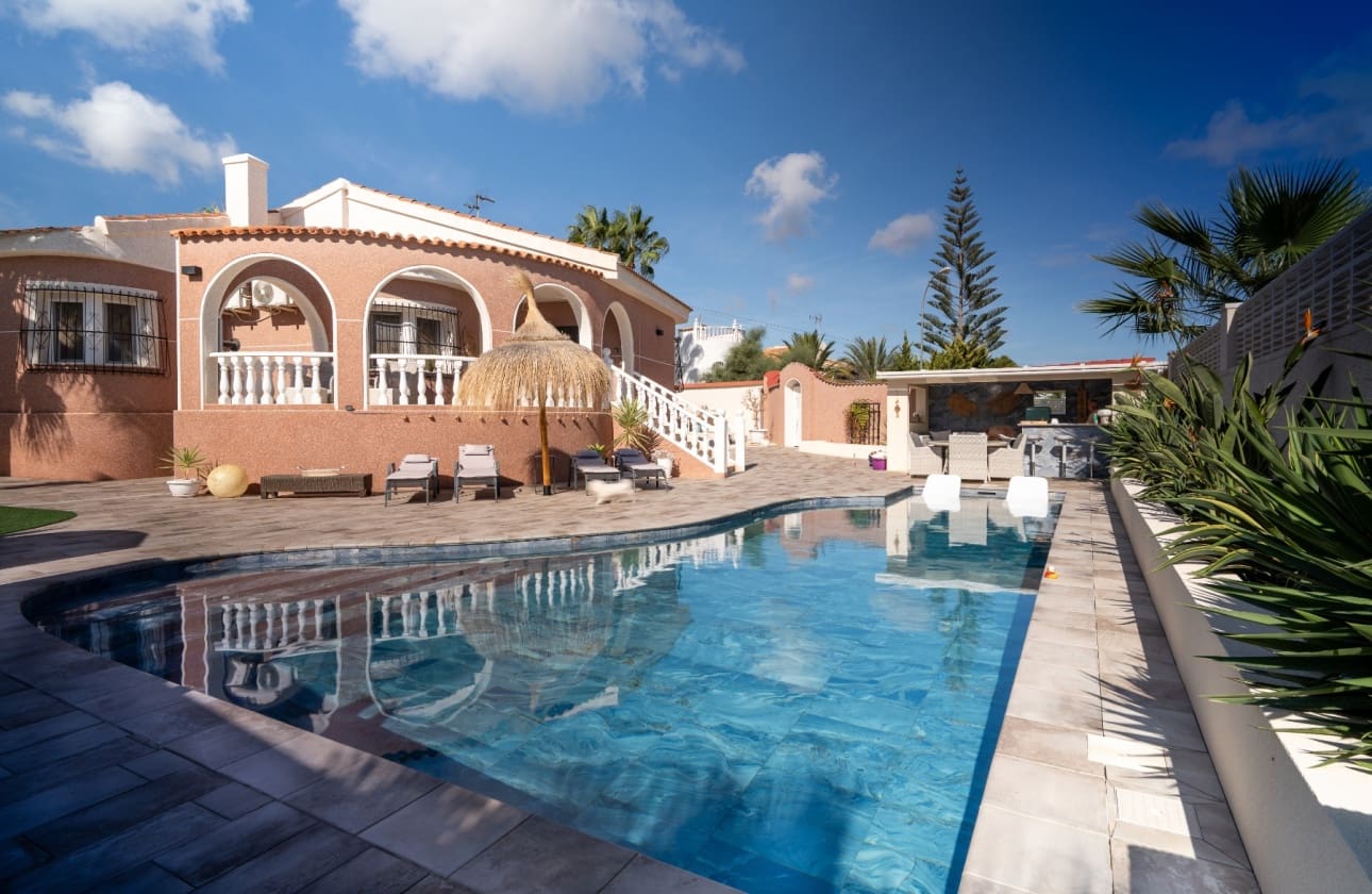 3 soverom Villa til salgs i Ciudad Quesada med svømmebasseng garasje - € 595 000 (Ref: 10160649)