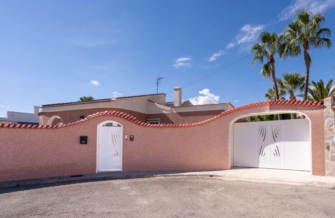 3 soverom Villa til salgs i Ciudad Quesada med svømmebasseng garasje - € 595 000 (Ref: 10160649)