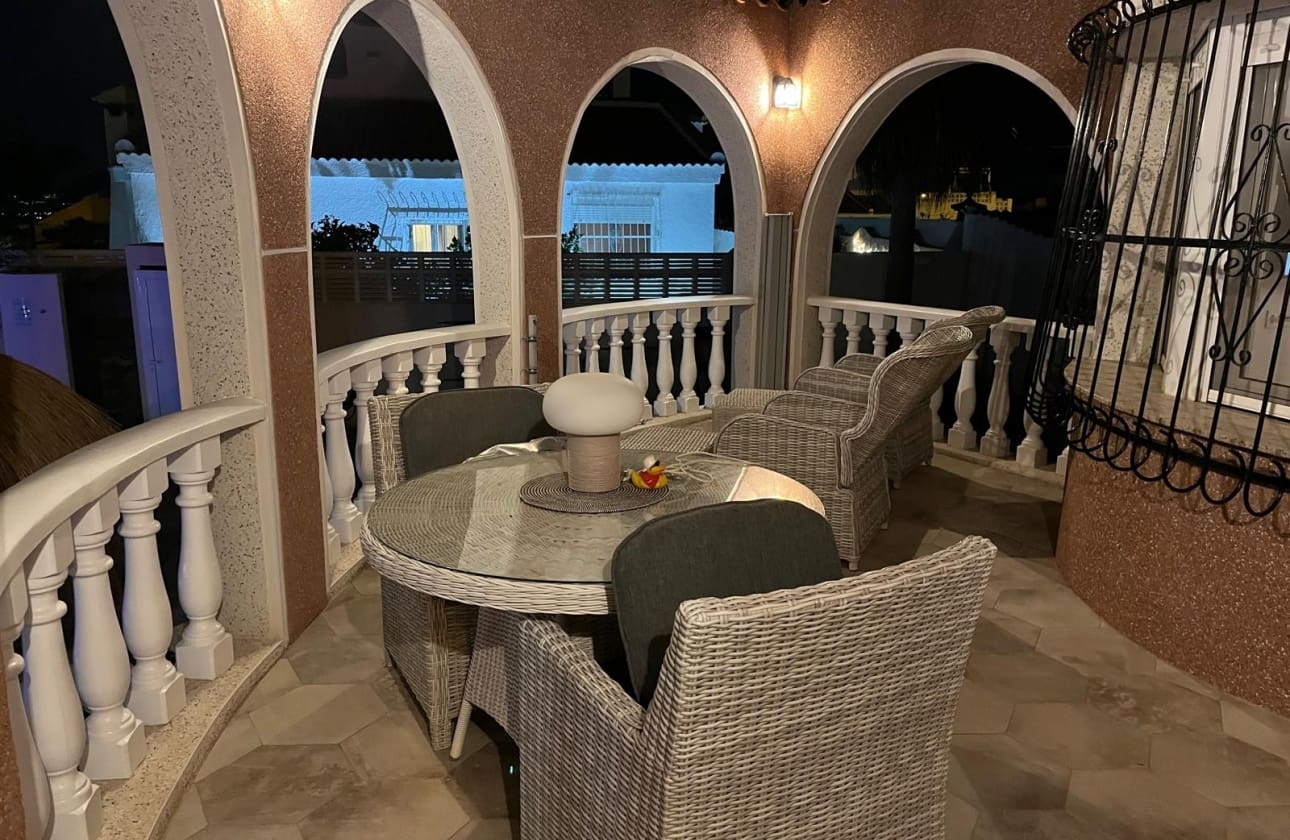 3 soverom Villa til salgs i Ciudad Quesada med svømmebasseng garasje - € 595 000 (Ref: 10160649)