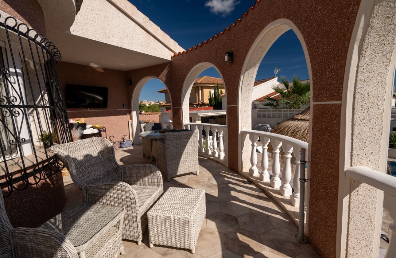 3 soverom Villa til salgs i Ciudad Quesada med svømmebasseng garasje - € 595 000 (Ref: 10160649)