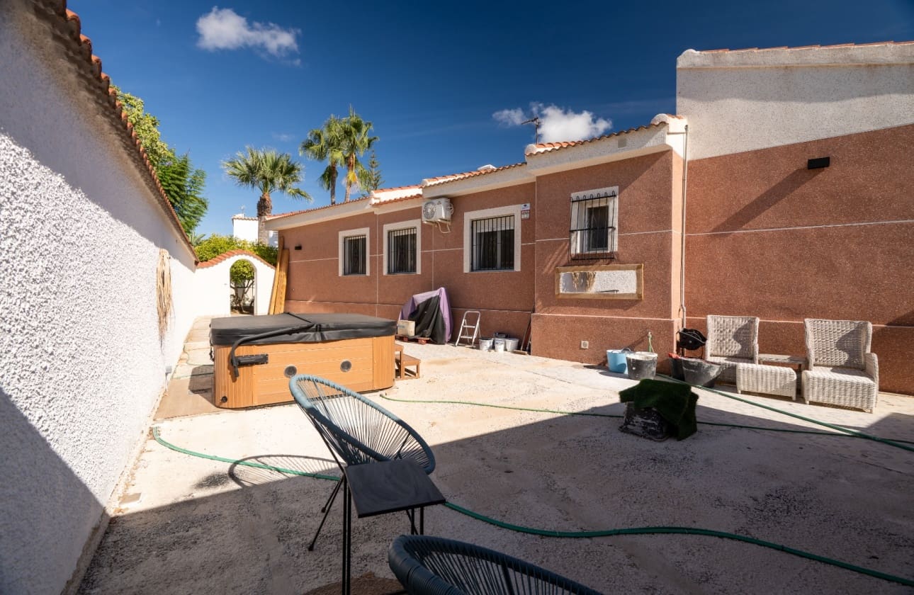 3 soverom Villa til salgs i Ciudad Quesada med svømmebasseng garasje - € 595 000 (Ref: 10160649)