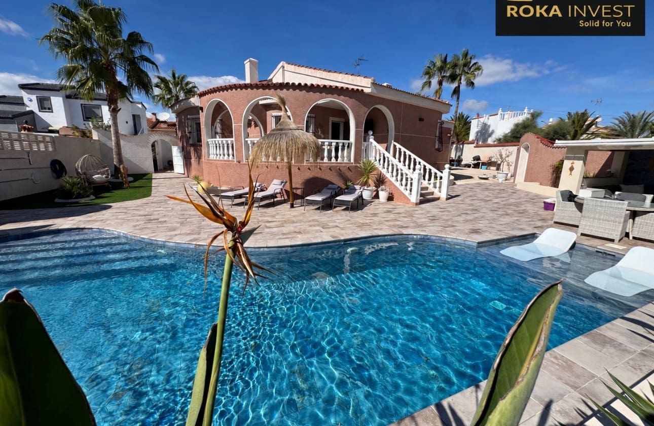 3 soverom Villa til salgs i Ciudad Quesada med svømmebasseng garasje - € 595 000 (Ref: 10160649)