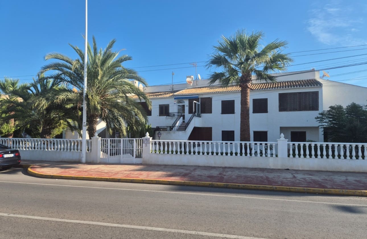 3 bedroom Beach Apartment for sale in Torrevieja with pool garage - € 199,900 (Ref: 10162416)