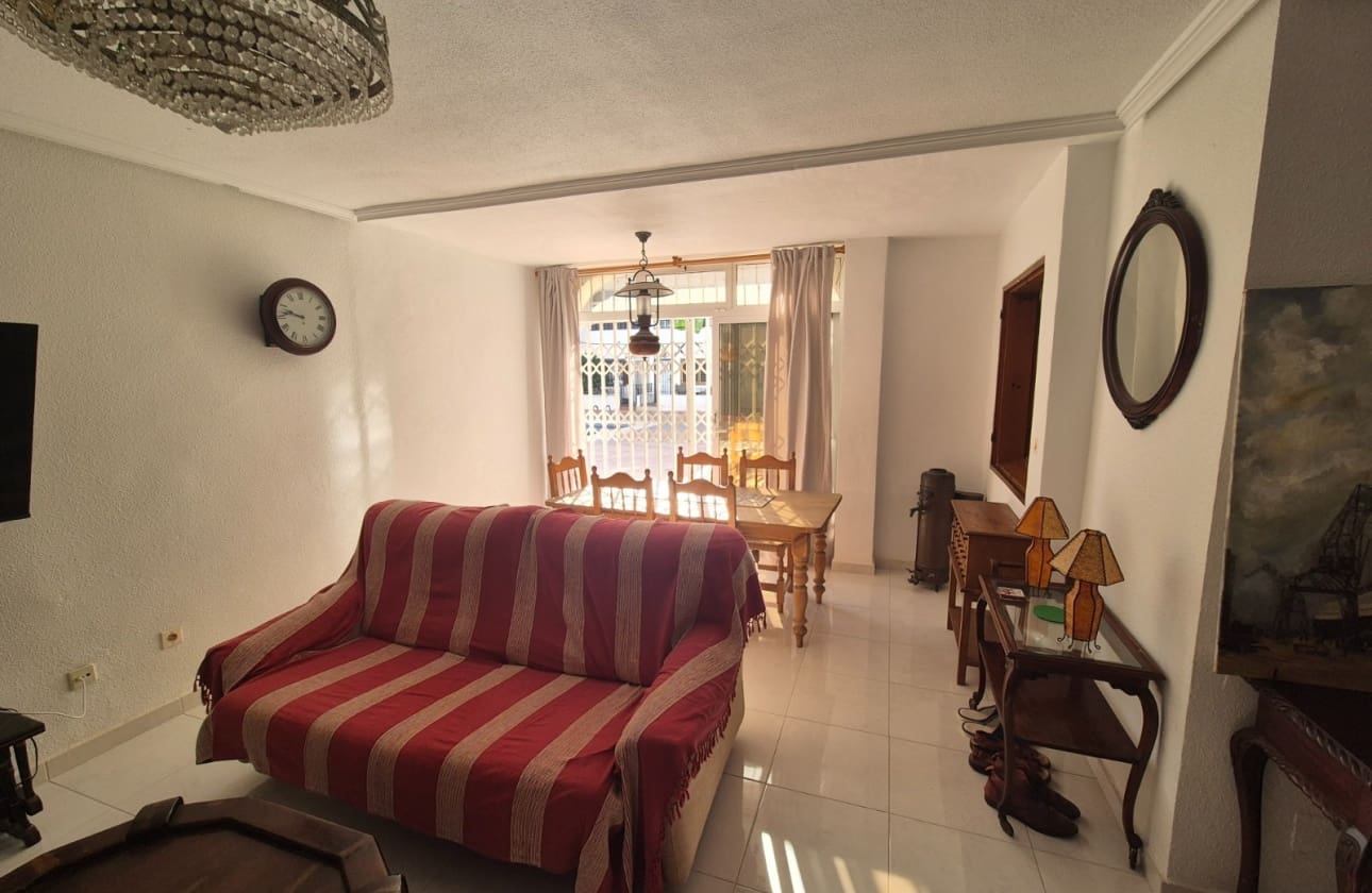 3 bedroom Beach Apartment for sale in Torrevieja with pool garage - € 199,900 (Ref: 10162416)