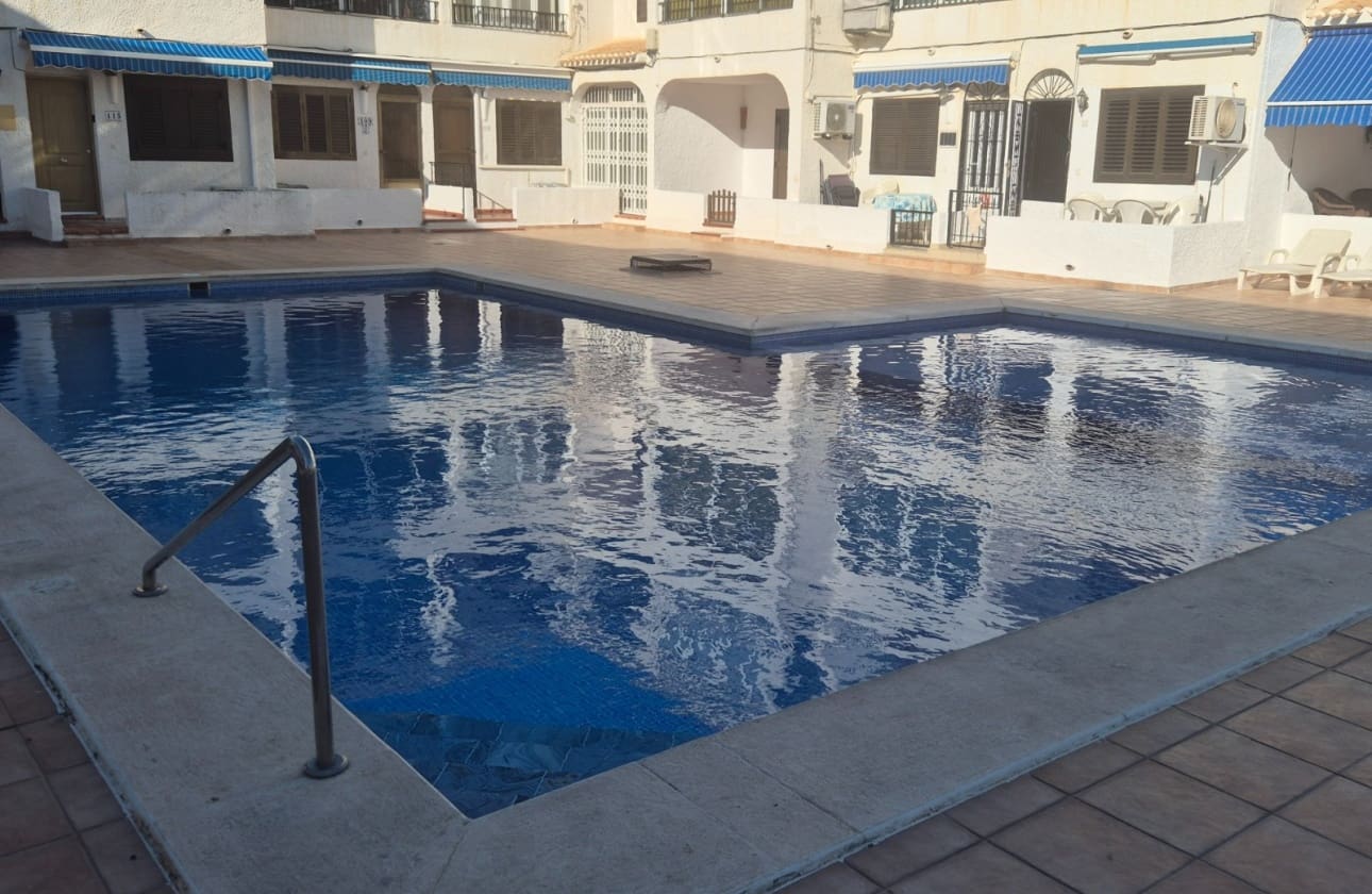 3 bedroom Beach Apartment for sale in Torrevieja with pool garage - € 199,900 (Ref: 10162416)