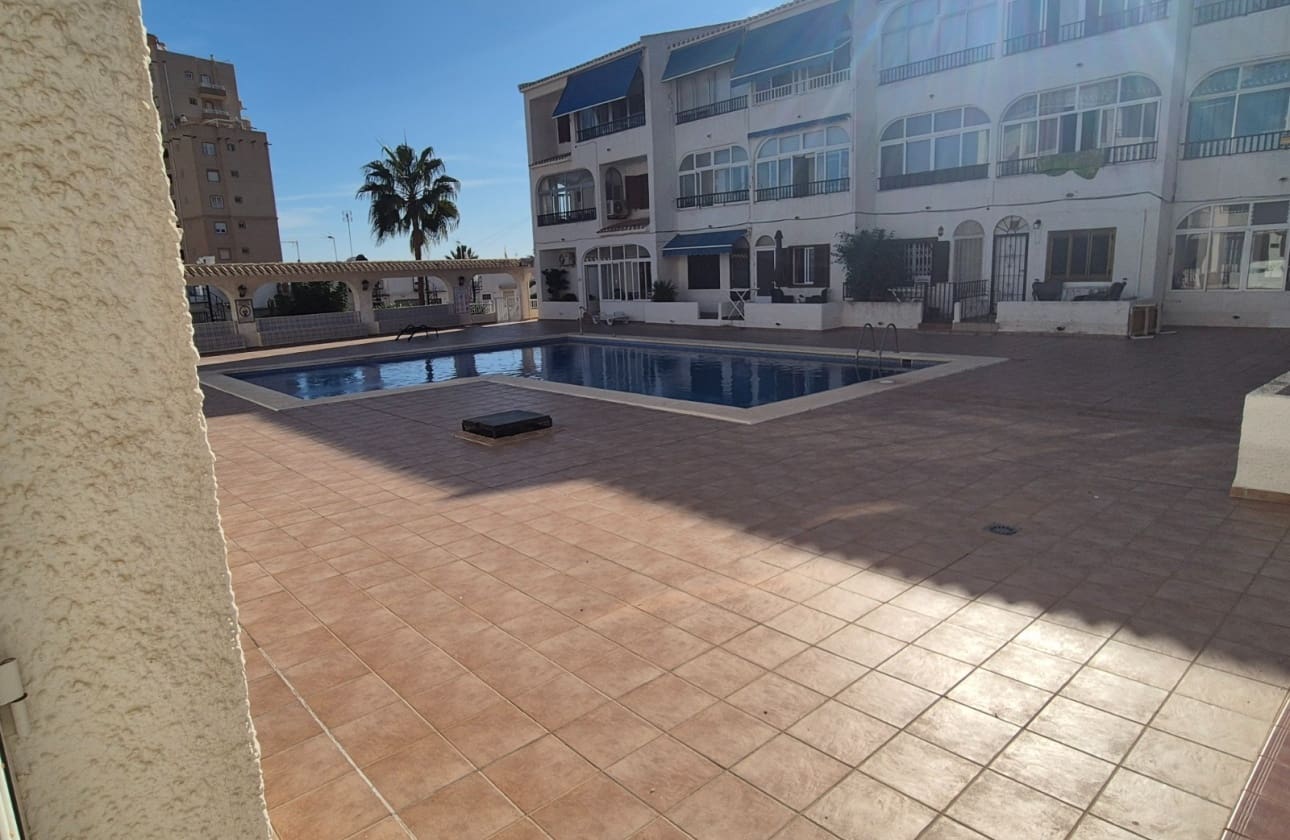 3 bedroom Beach Apartment for sale in Torrevieja with pool garage - € 199,900 (Ref: 10162416)