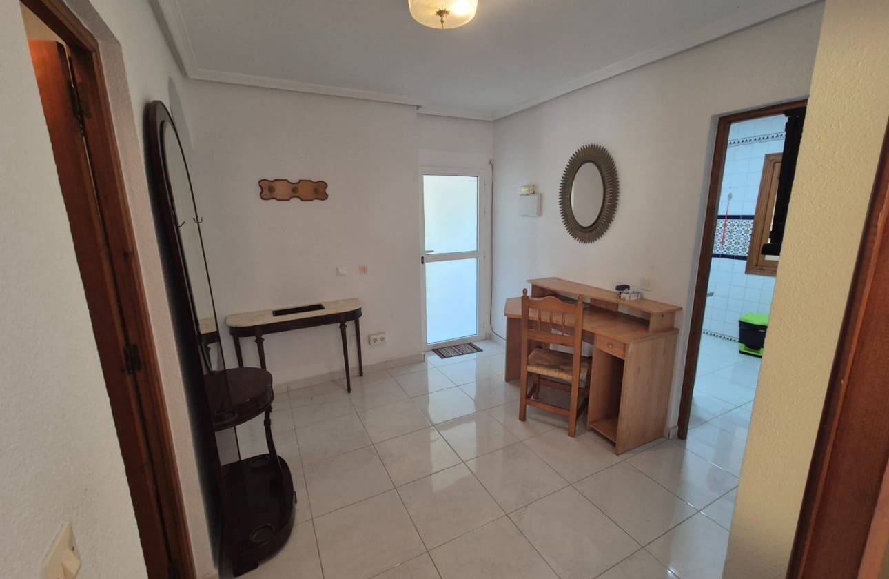 3 bedroom Beach Apartment for sale in Torrevieja with pool garage - € 199,900 (Ref: 10162416)
