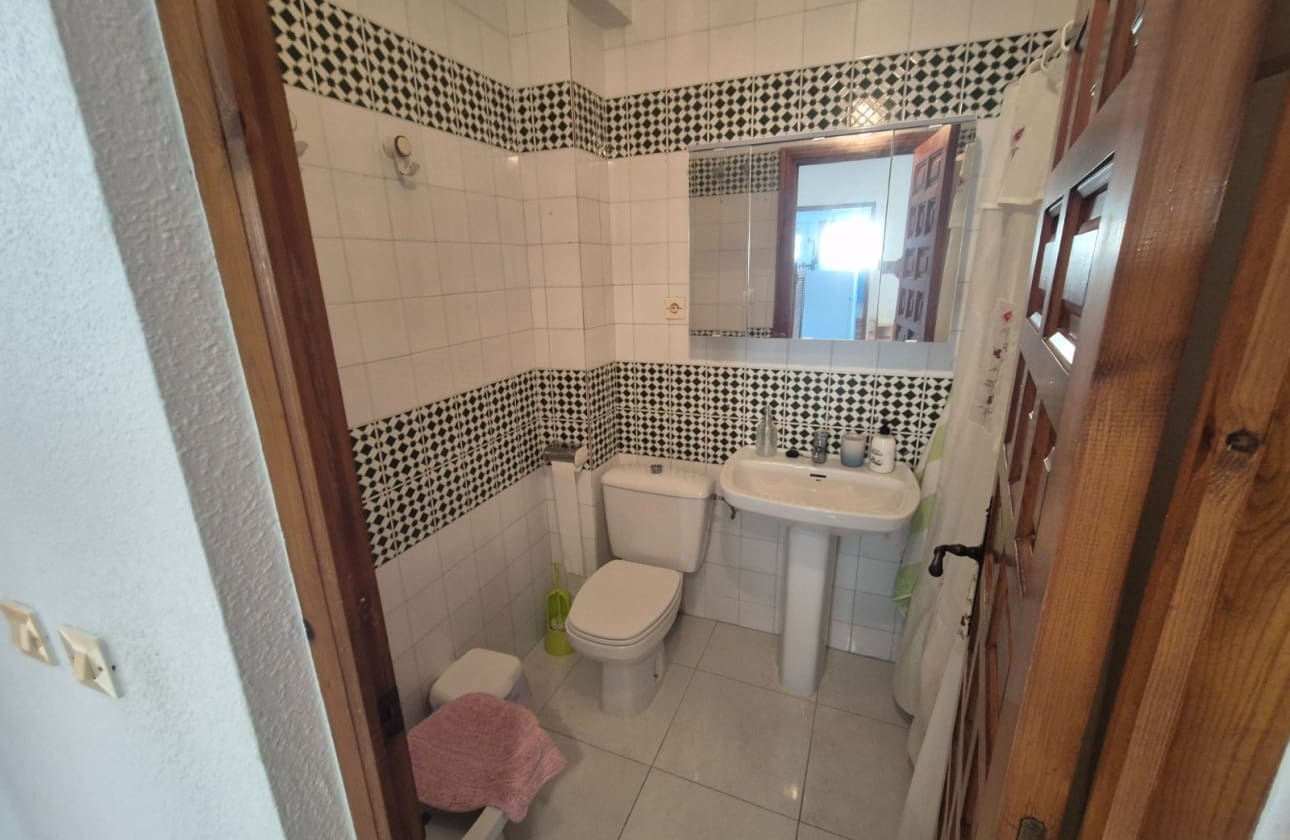 3 bedroom Beach Apartment for sale in Torrevieja with pool garage - € 199,900 (Ref: 10162416)