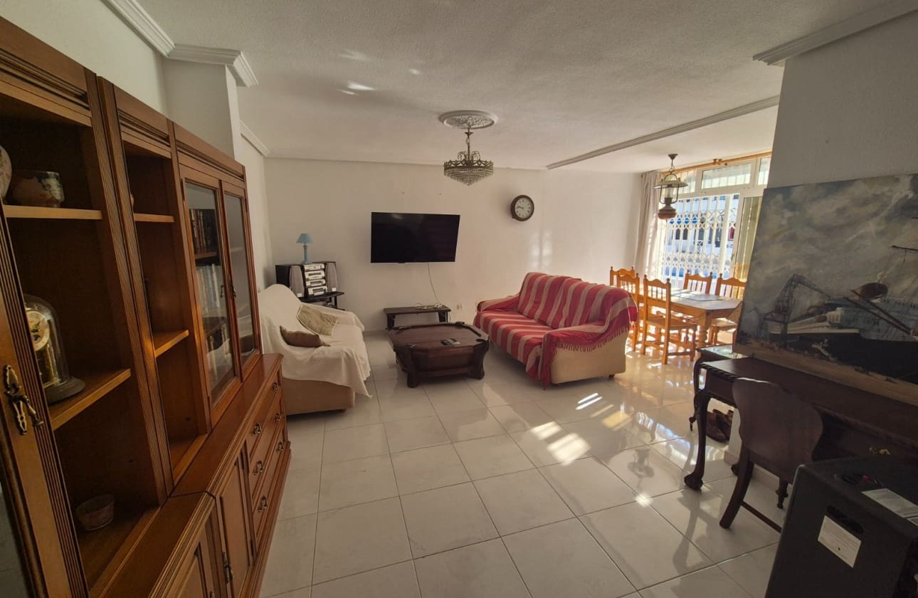 3 bedroom Beach Apartment for sale in Torrevieja with pool garage - € 199,900 (Ref: 10162416)