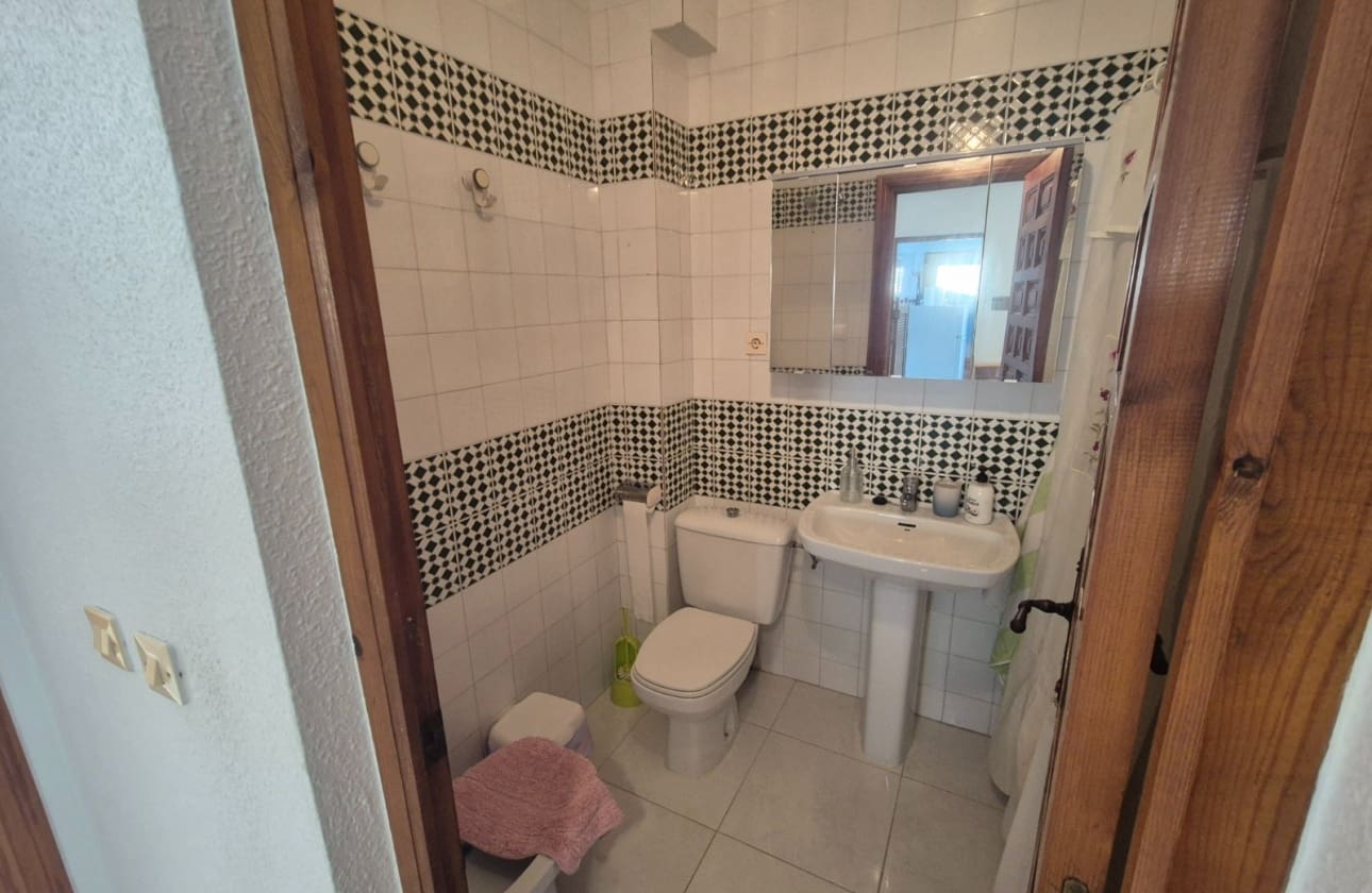 3 bedroom Beach Apartment for sale in Torrevieja with pool garage - € 199,900 (Ref: 10162416)