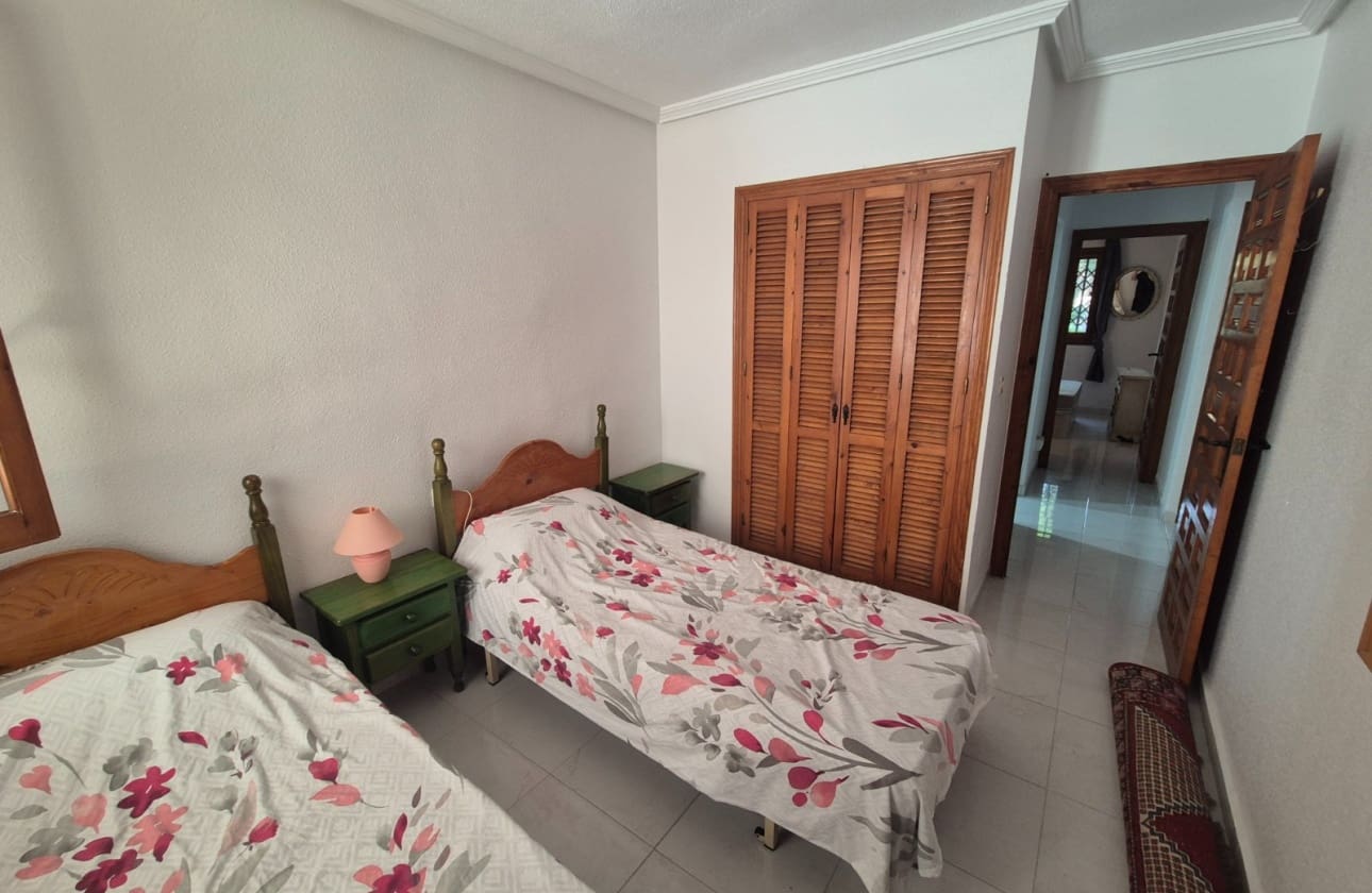 3 bedroom Beach Apartment for sale in Torrevieja with pool garage - € 199,900 (Ref: 10162416)