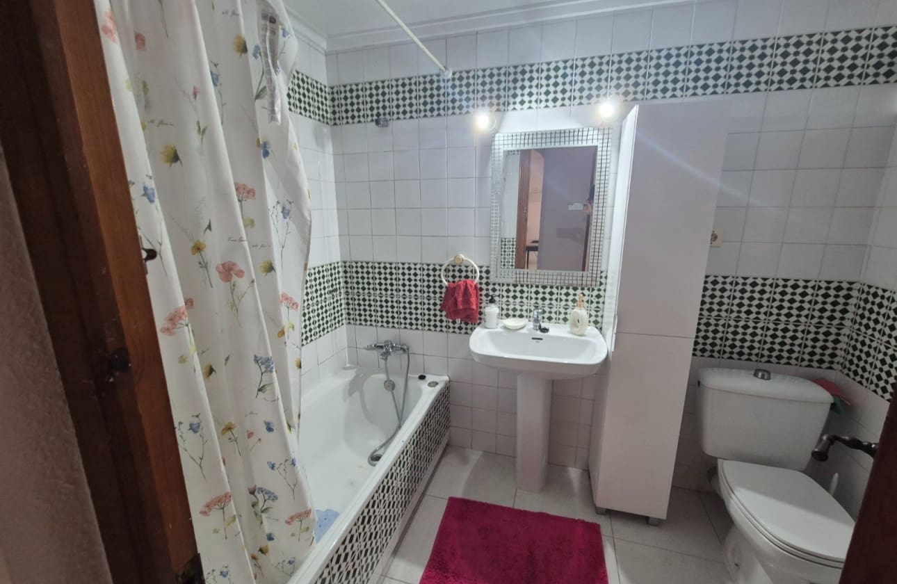 3 bedroom Beach Apartment for sale in Torrevieja with pool garage - € 199,900 (Ref: 10162416)