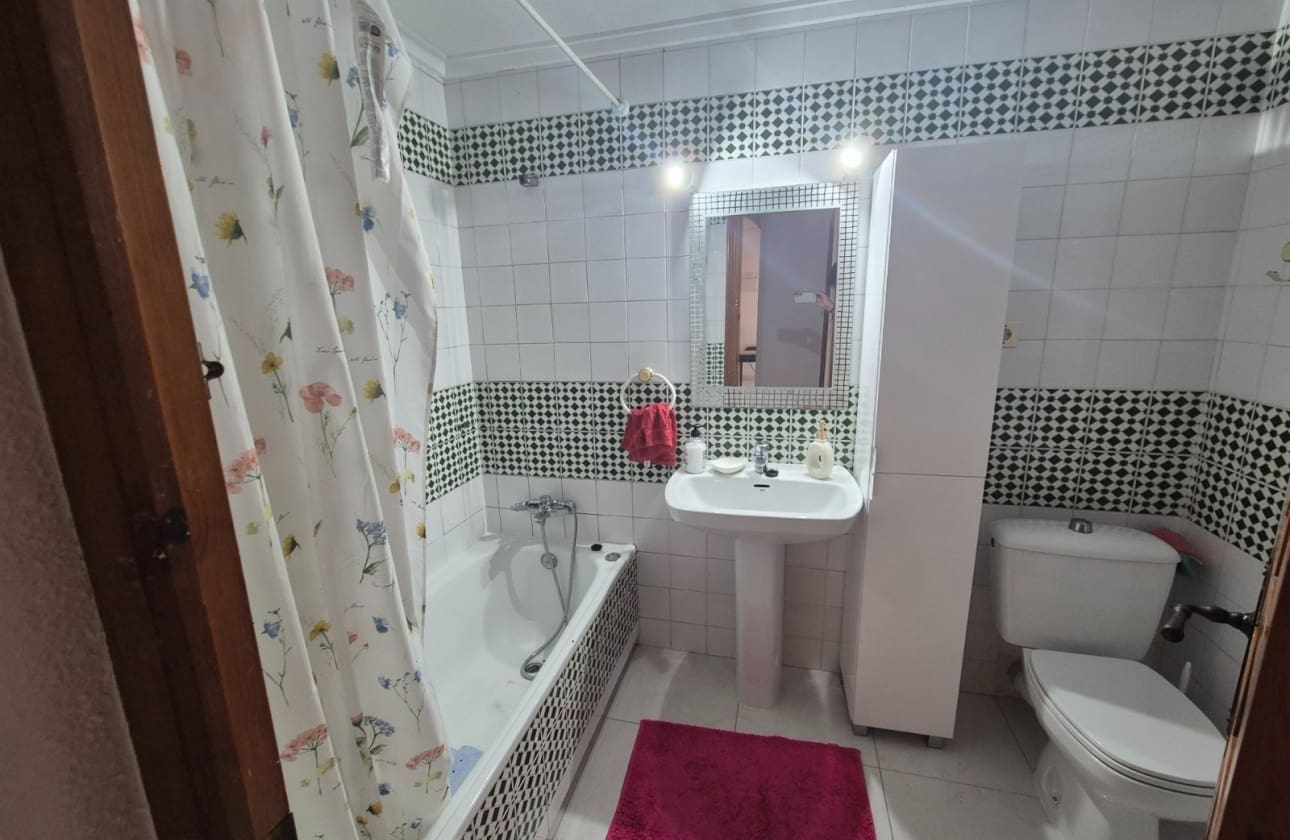 3 bedroom Beach Apartment for sale in Torrevieja with pool garage - € 199,900 (Ref: 10162416)