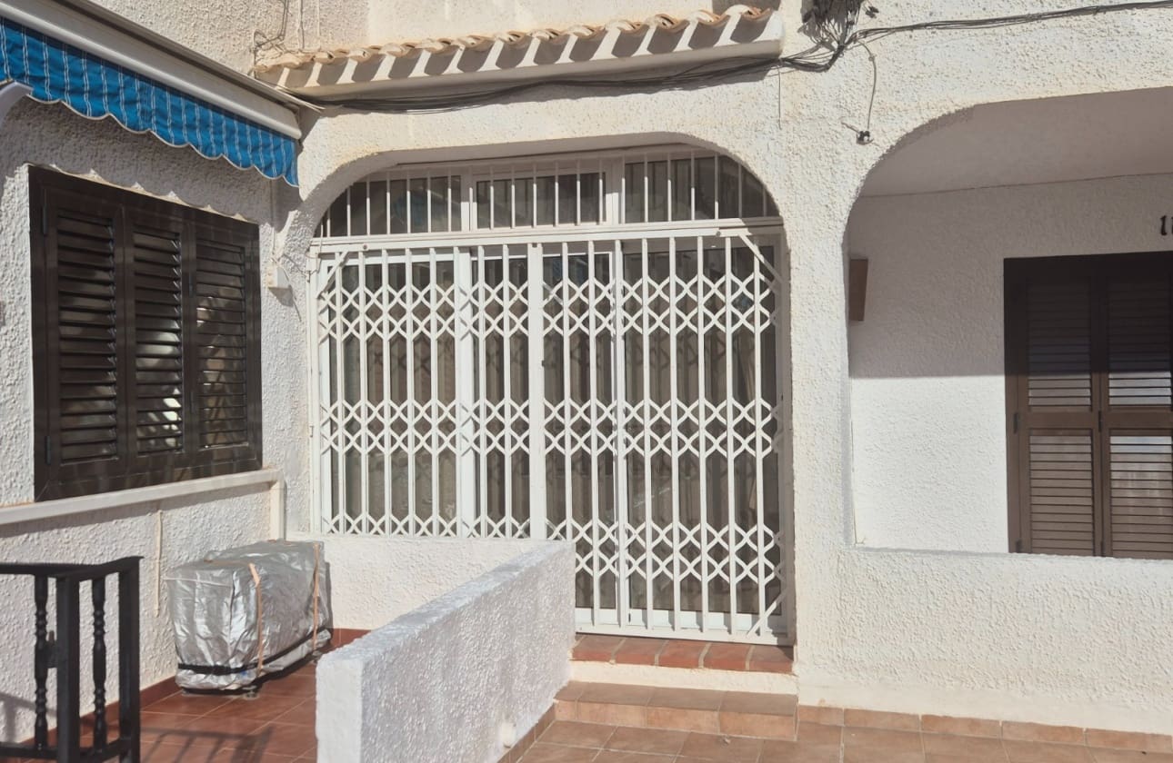 3 bedroom Beach Apartment for sale in Torrevieja with pool garage - € 199,900 (Ref: 10162416)