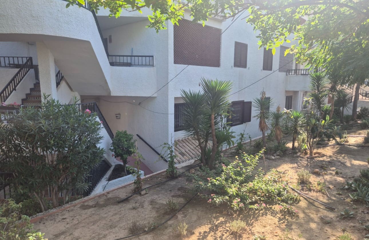 3 bedroom Beach Apartment for sale in Torrevieja with pool garage - € 199,900 (Ref: 10162416)