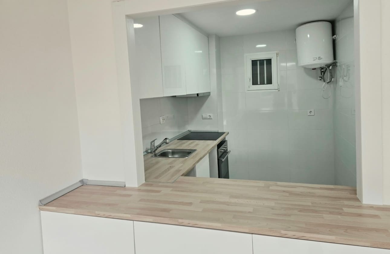 2 soveværelse Strandlejlighed til salg i Campoamor med swimmingpool - € 190.000 (Ref: 10180998)