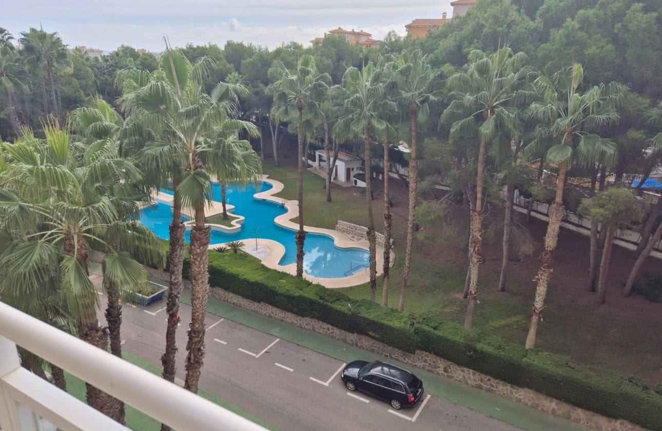 2 soveværelse Strandlejlighed til salg i Campoamor med swimmingpool - € 190.000 (Ref: 10180998)