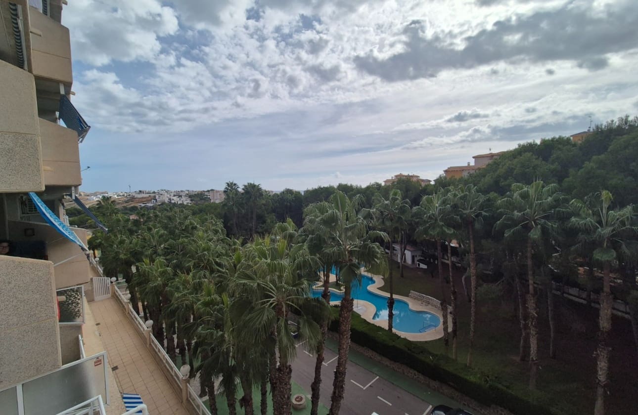 2 soveværelse Strandlejlighed til salg i Campoamor med swimmingpool - € 190.000 (Ref: 10180998)