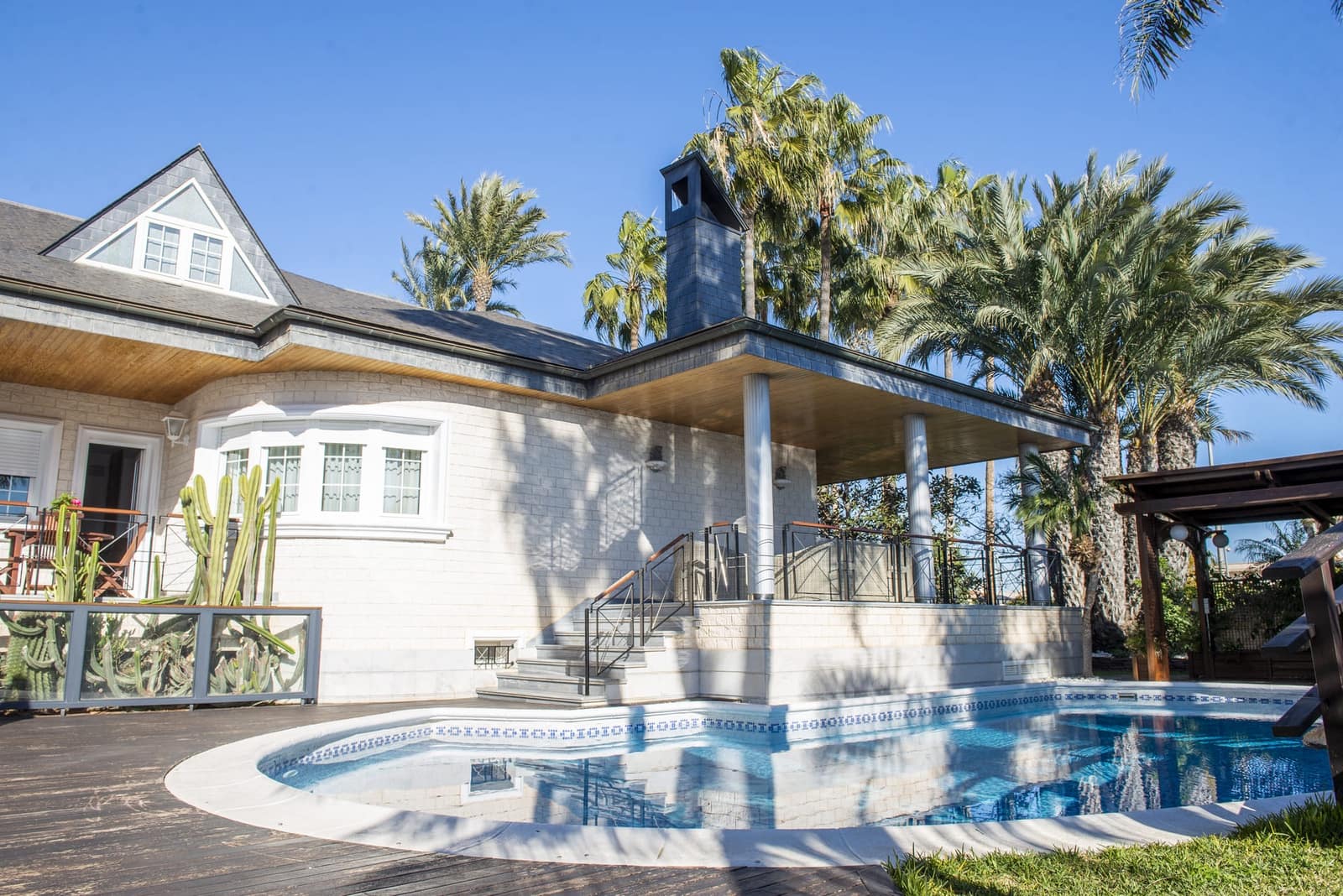 5 bedroom Villa for sale in San Pedro del Pinatar - € 1,500,000 (Ref: 9457233)